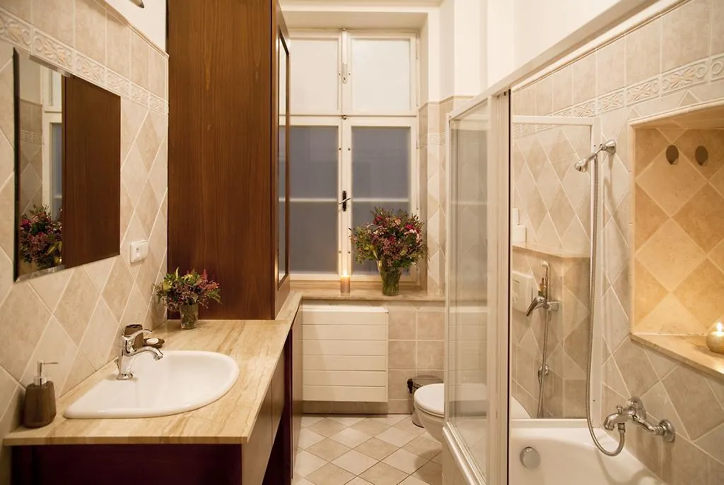 Husova Apartments Prague