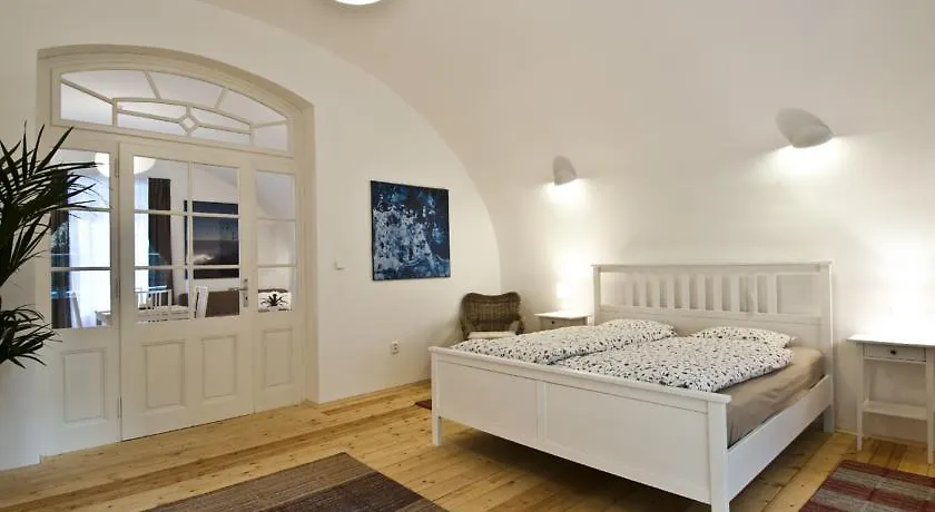 Husova Apartments Prague