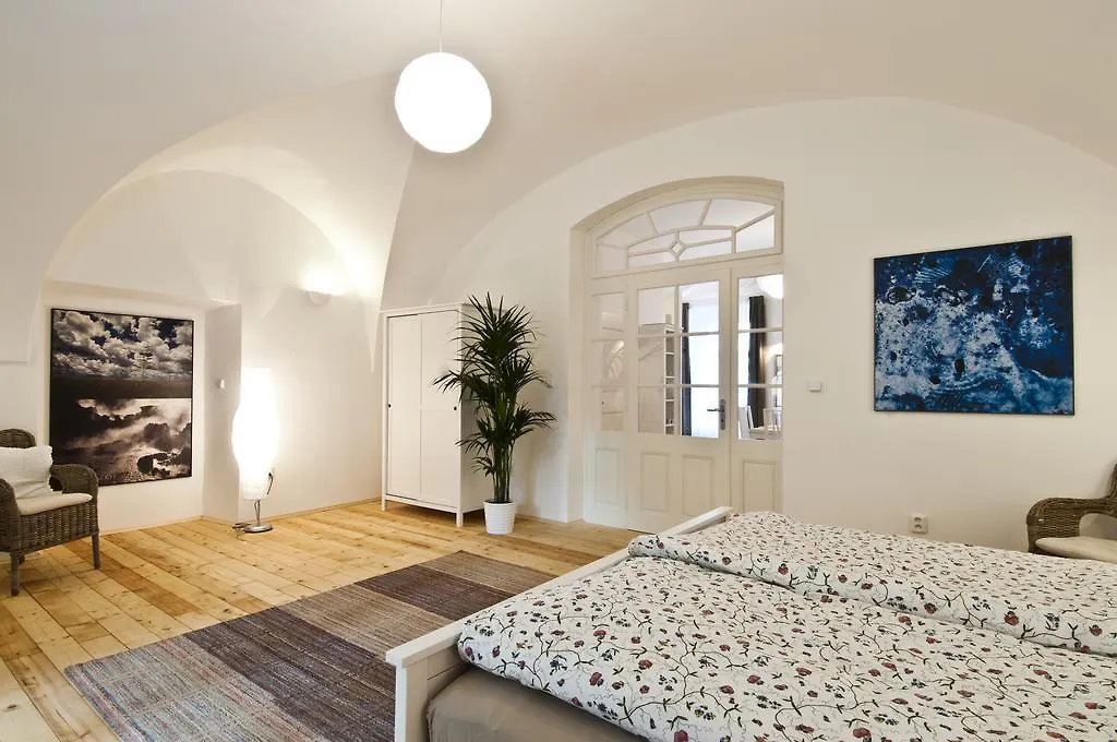 Husova Apartments Prague