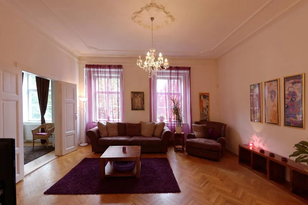 Husova Apartments Prague