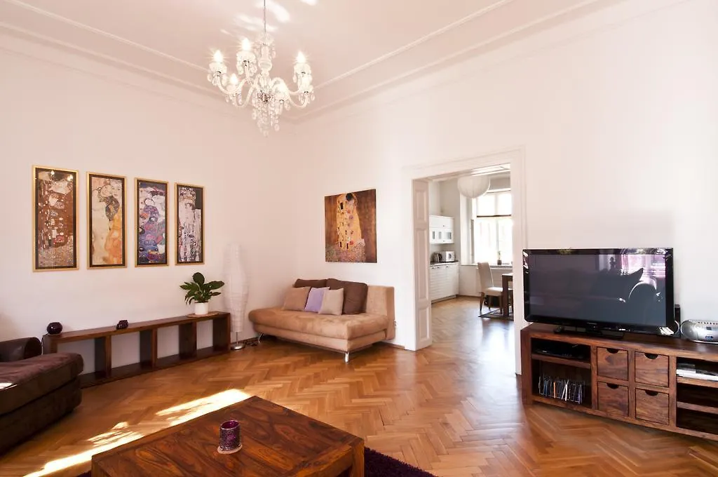 Husova Apartments Prague